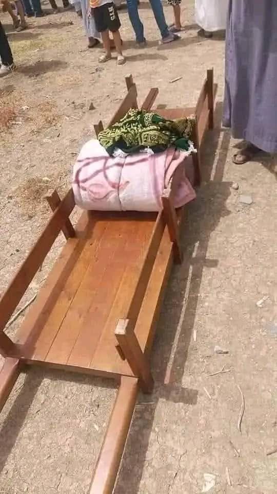 لا فائدة أن تحملني يوم أموت وأنت لم تطمئن عليّ عندما كنت حيًّا 

✍️راقت لي

#ليلة_الجمعة