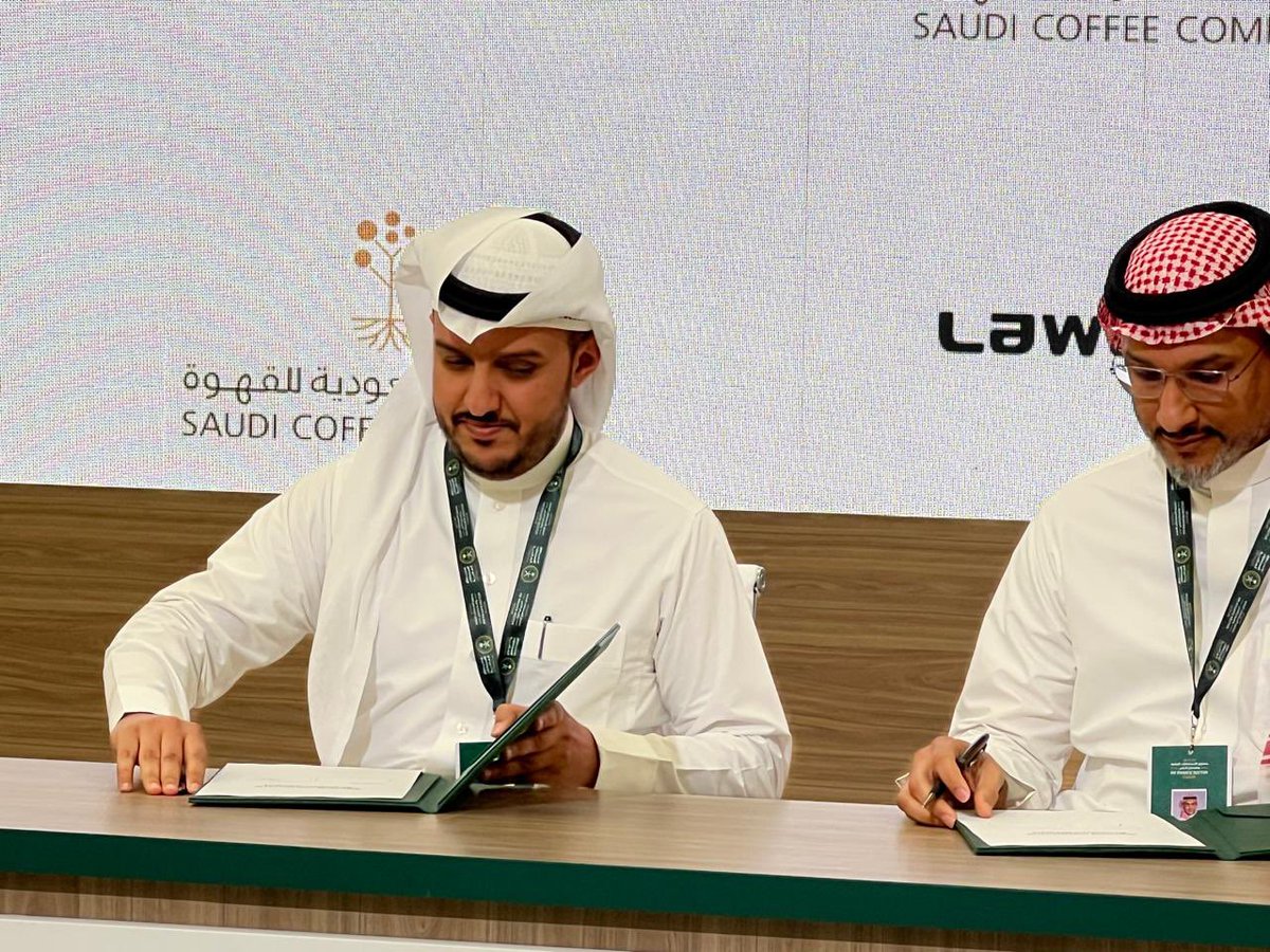 Lawazem's tweet photo. شراكة استراتيجية جديدة!

تسعد لوازم بالإعلان عن توقيع مذكرة تفاهم مع الشركة السعودية للقهوة.

ستُمكّن هذه الشراكة عملاءنا من الوصول إلى مجموعة أوسع من منتجات @SaudiCoffeeCo، بالإضافة إلى خلق فرص جديدة للتوسع التجاري لكلا الشركتين. https://t.co/I1cvMVrRNM