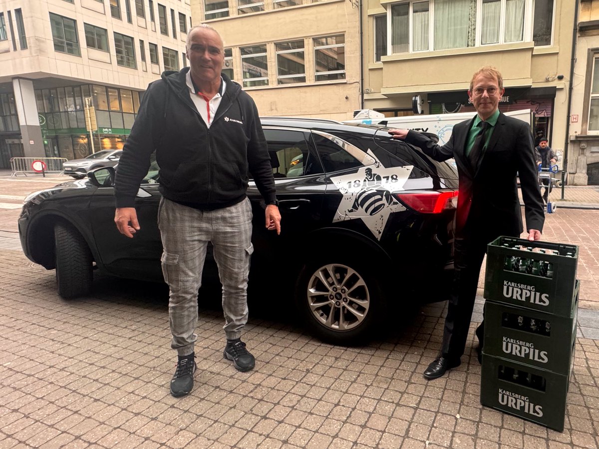 Gute Nachrichten für 🇪🇺! 😉
Beste saarländische Brautradition jetzt auch im Saarland in Brüssel!
Wir sind sicher: Das 🇩🇪 Reinheitsgebot wird auch unsere Gäste aus 🇧🇪 überzeugen 😇
Vielen Dank für die tolle Aktion und die Lieferung 🚚 und: Prost nach Homburg/Saar 🍻 @KarlsbergDE