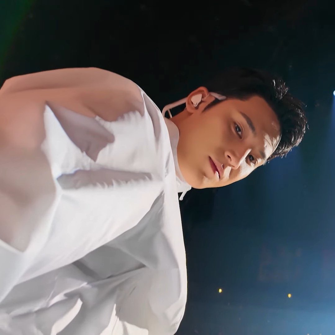 when you accidentally opened your front camera but you’re kim mingyu