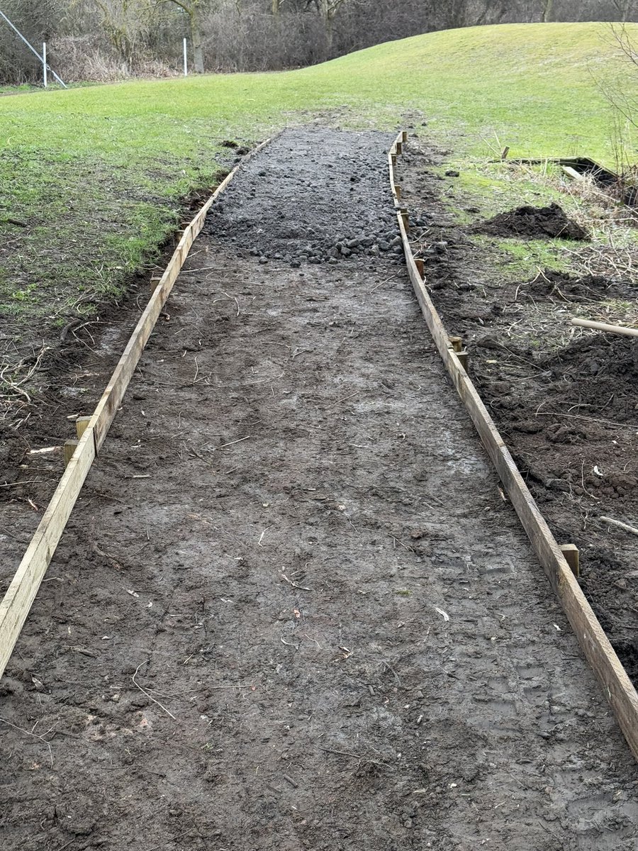 Work has begun on the back of the 2nd creating a footpath to the main track leading to the 3rd tee ! Please stick to paths whenever viable to reduce damage caused to the course during this wet period.
Thank you ⛳️