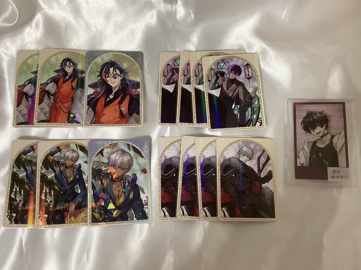 2418ici's tweet photo. 【交換】にじさんじ　ART OF NIJISANJI
ランダムコレクションカード　特典 オーロラステッカー

譲:💧 ⚔️ 🎲 🔑🐍 🌶️ 🏢 🗝️💸 ✌️🎋 🌟
求:🥂✨R1、🔫R1、🍝🍷R1、♦︎☕️N1、
🤝（∞）

グループ違いでもOKです。
基本RはR同士での交換のみ。
検索からでもお気軽にお声掛けください。 https://t.co/zGHuMuv0SA