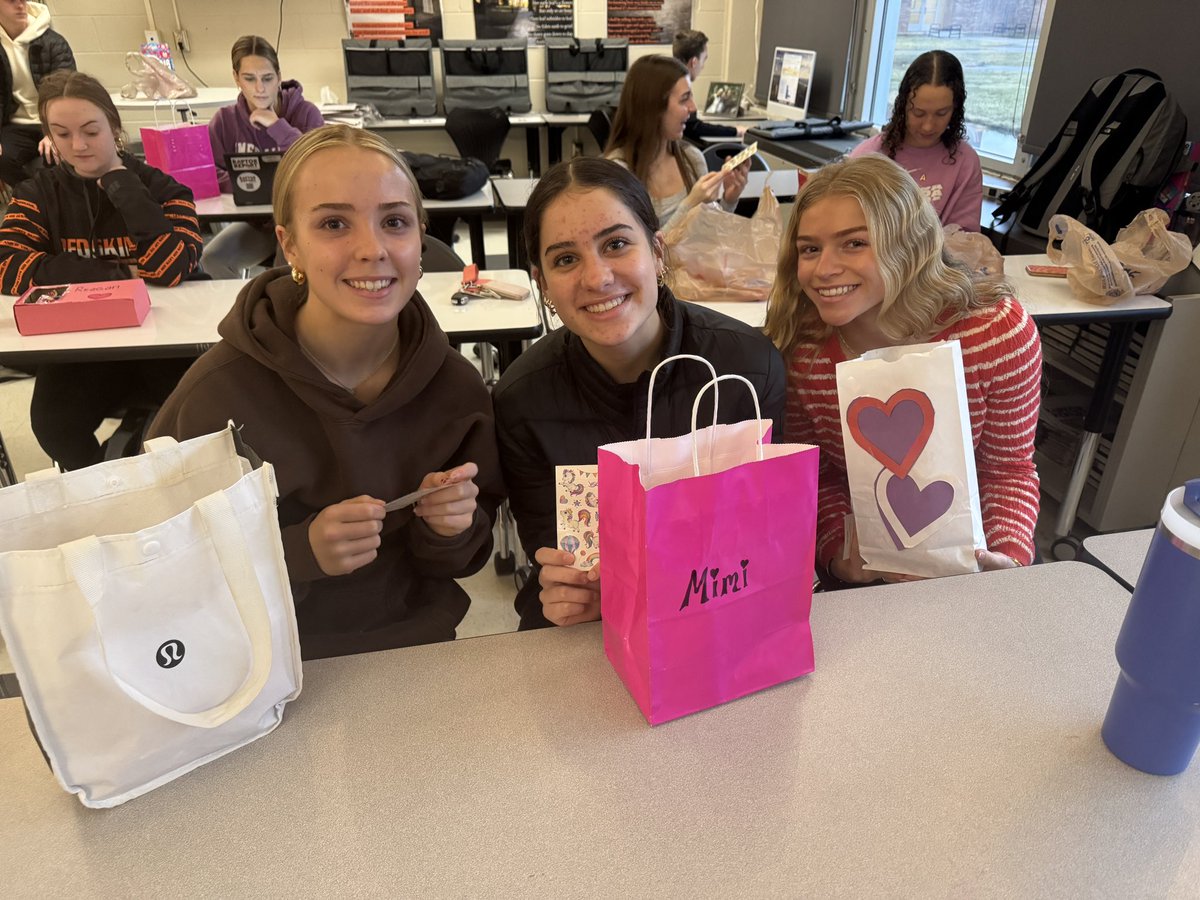 CoachOlson11's tweet image. Our @RaptorReporters celebrated Valentine’s Day first period! Such a thoughtful and fun group!!
