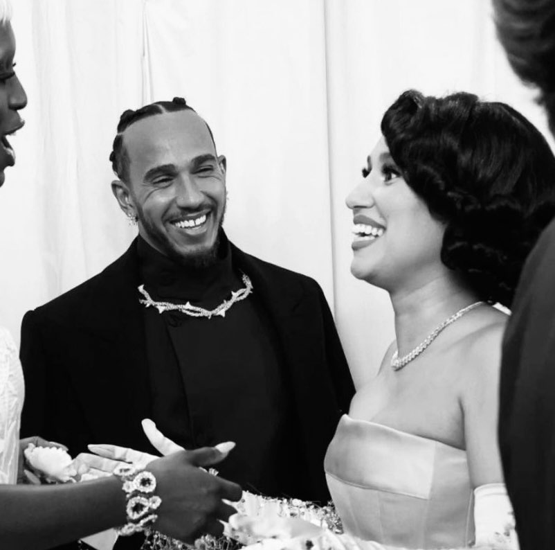 byshaaaaaa's tweet image. raye and lewis’ bond is honestly goals. they’re both iconic in the best way.