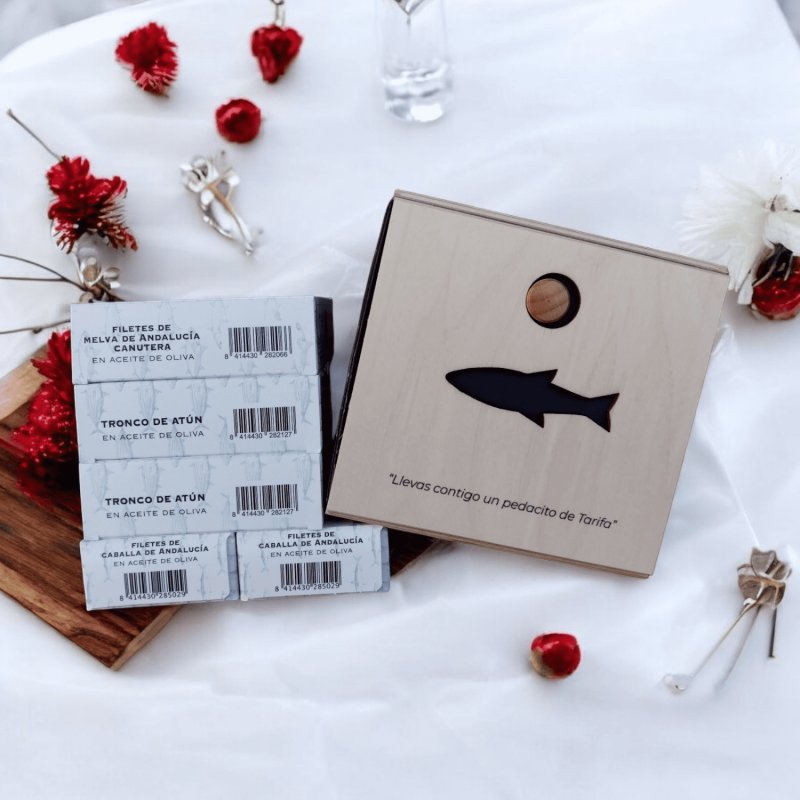 ¡El regalo perfecto para San Valentín! 🥰
Se acerca la fecha especial y qué mejor manera de sorprender que con nuestros estuches de conservas. Un detalle único, lleno de sabor, para regalar lo mejor de nuestra tierra.

🛒 conserveradetarifa.es/-tienda-

#conserveradetarifa #sanvalentin