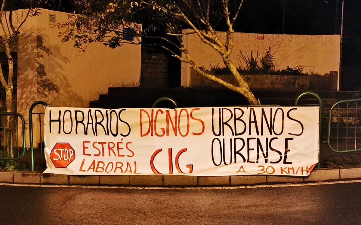 Penduramos unha faixa reivindicativa na Ponte, agardamos que dure moito tempo e non a chimpe algun coche  deses modernos que non levan condutor.

<a href="/elgrandiscolo/">El gran díscolo</a> <a href="/LaRegion/">La Región</a>