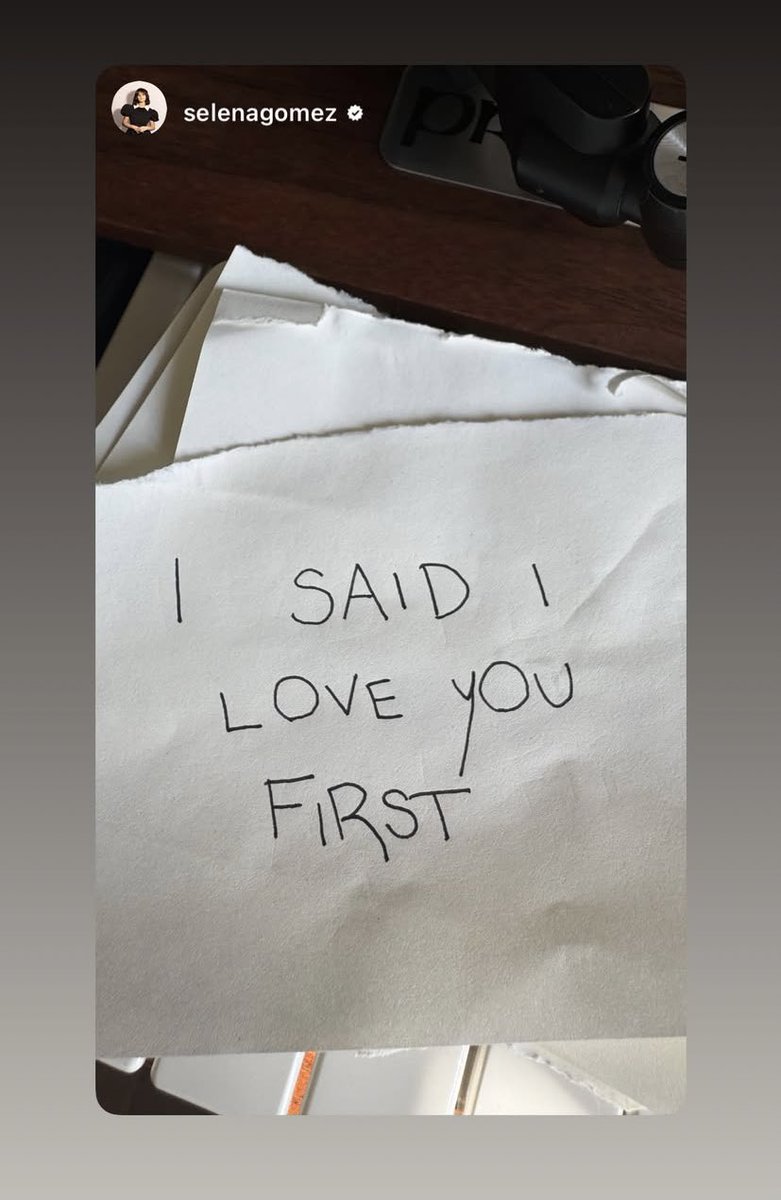 updateselenas's tweet image. “Eu disse que te amo primeiro.”

Selena Gomez via Instagram Stories. 

Benny Blanco repostou o Story de Selena.