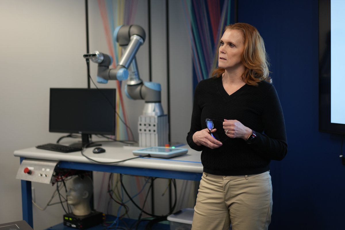 GoddardInc's tweet photo. Last week, Goddard welcomed students from the @AcadPenguinHall Robotics Club to visit our GARD (Goddard Applied Research &amp; Development) department! They learned about our robotics projects and met with female leaders in the organization to learn about careers for women in STEM. https://t.co/fvzd9V5CK6