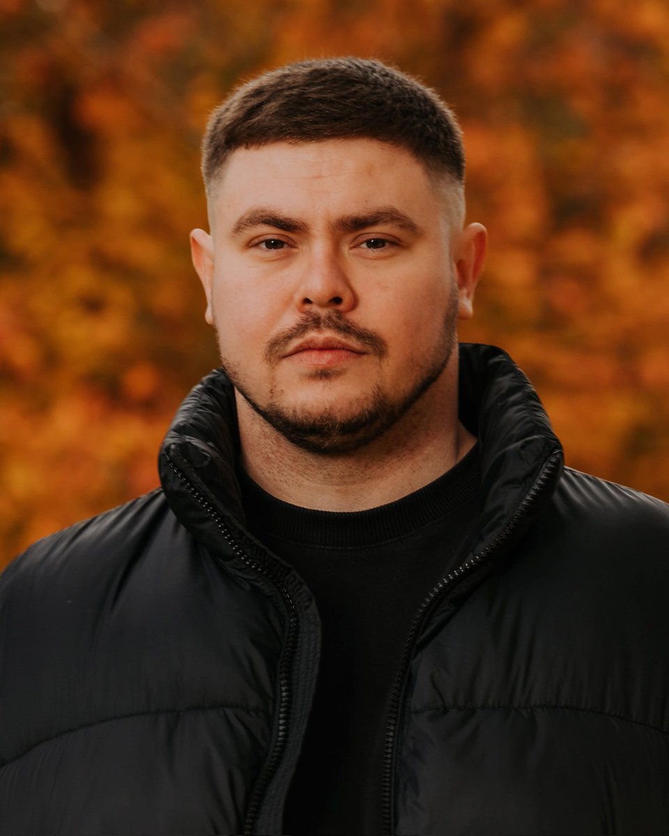 We are sharing stories from our amazing students about our course
Aaron says:
 Joining this course has been a game-changer. It's not just about the degree; it's about the incredible support and opportunities I've received. I've grown so much as a performer and as a person.