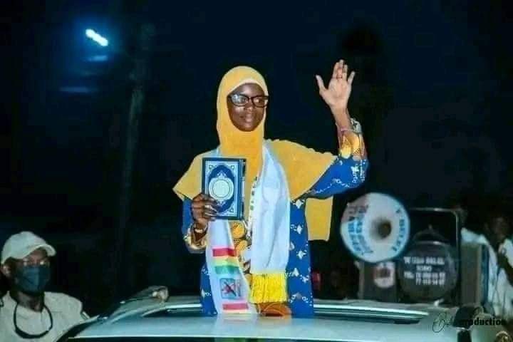 abbkar_ai's tweet image. This is how Senegalese celebrate their daughter who took the first position in the International Qur&apos;ān Recitation Competition.