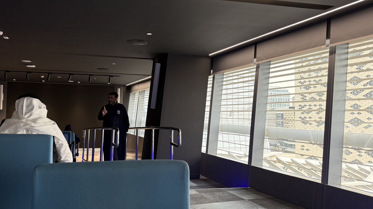 الجو خيال! حلو الواحد يتخيل انه يداوم في كافد😔