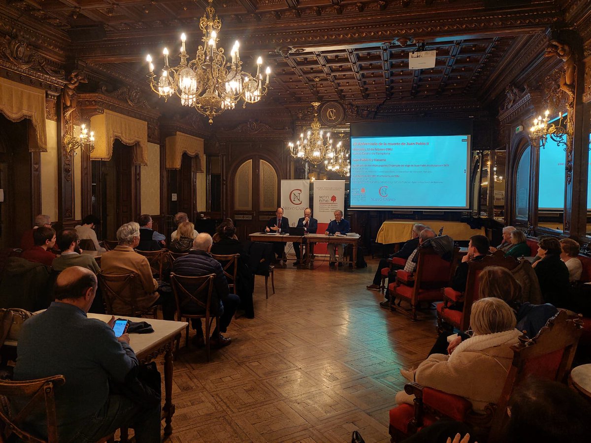 SEHNavarra's tweet image. 👏 Ayer celebramos una mesa redonda sobre la figura de Juan Pablo II y su viaje a Navarra en 1982 en el @Nuevo_Casino.
¡Muchas gracias a Pawel Skibinski, de la @UniWarszawski y a Jesús Tanco Lerga por sus ponencias y a Florentino Ezcurra por unirse en el coloquio!