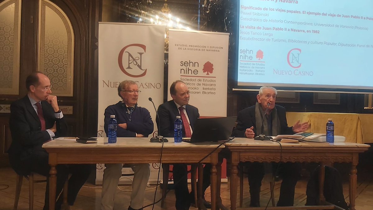 SEHNavarra's tweet image. 👏 Ayer celebramos una mesa redonda sobre la figura de Juan Pablo II y su viaje a Navarra en 1982 en el @Nuevo_Casino.
¡Muchas gracias a Pawel Skibinski, de la @UniWarszawski y a Jesús Tanco Lerga por sus ponencias y a Florentino Ezcurra por unirse en el coloquio!