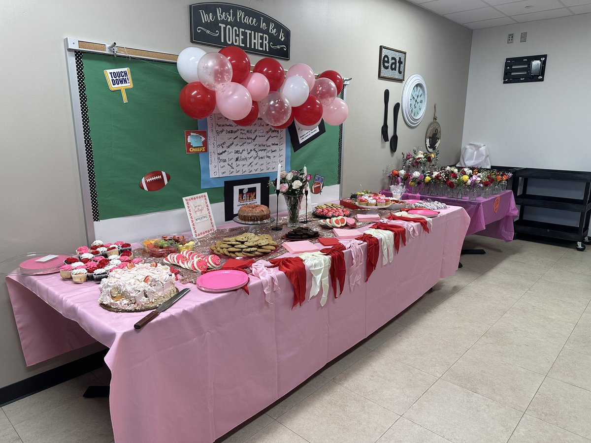 A huge thank you to DLE’s PTO for spreading the love this Valentine’s Day with sweet treats and beautiful flowers!  Your kindness truly warms our hearts.  #thegreatestplacetobe #humankindlionkindbeboth