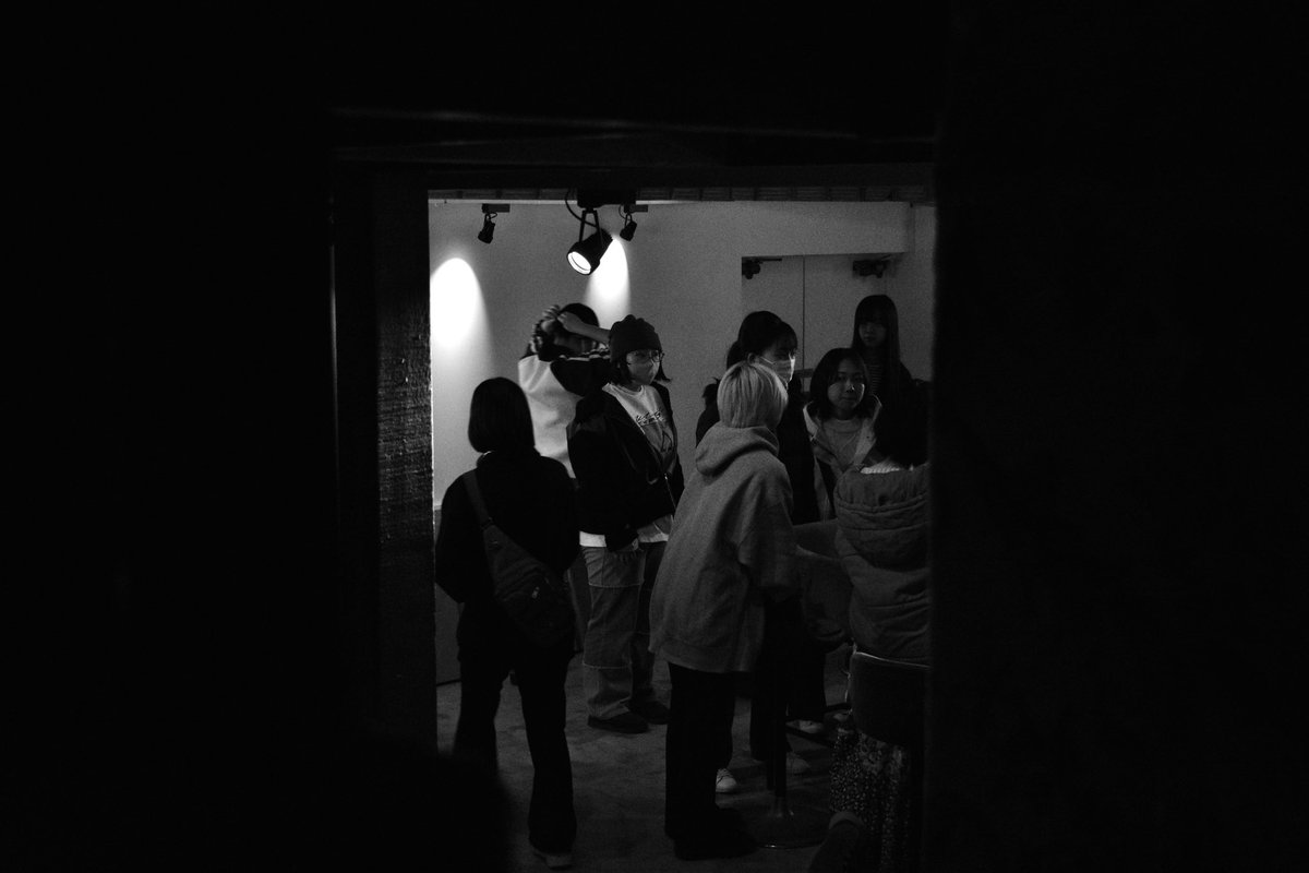 eishinten's tweet photo. 『映身展2025』
本日は小屋入り1日目でした！
展示作品の設営、上映環境のチェック等を行いました。
明後日からの本番に向けて、明日のゲネも走り抜けます🗿 https://t.co/78UpjHzWe7