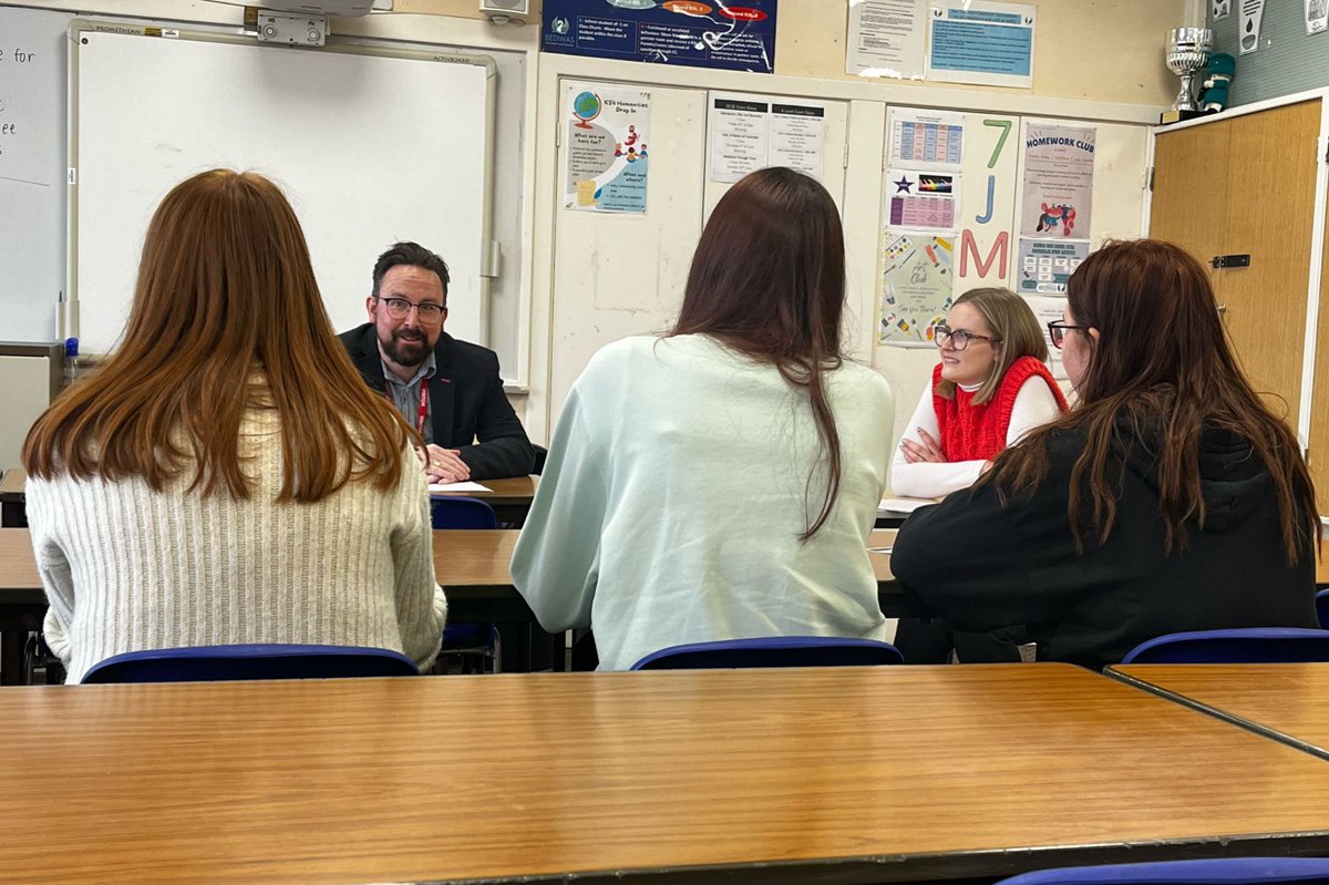 hef4caerphilly's tweet image. It was a pleasure to answer questions and discuss politics with three very clued up @Bedwas6thForm students today.