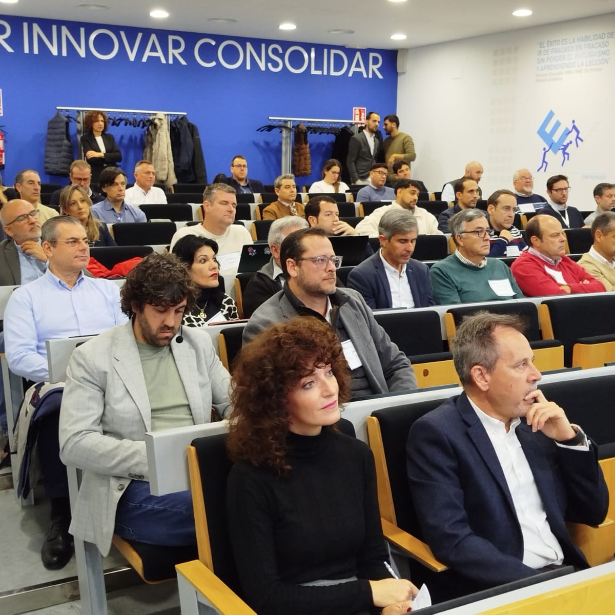 CeeiMurcia's tweet image. 🤖 Hoy en CEEIM hemos acogido los #IATalks donde líderes empresariales, emprendedores y profesionales han explorado las últimas tendencias en IA y su impacto en el #desarrolloEmpresarial a través de experiencias en primera persona.