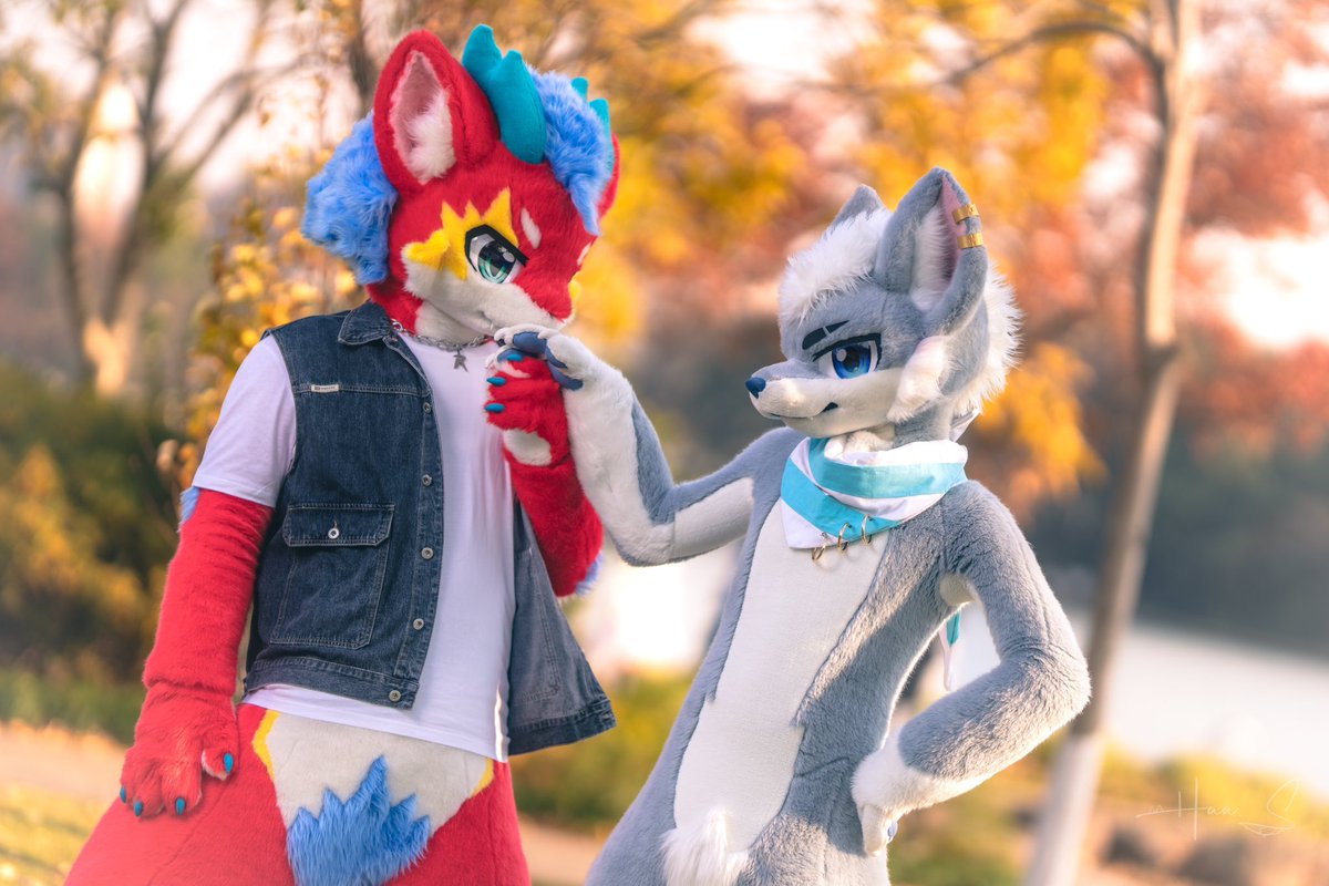 #FursuitFriday 
情人节快乐！🎉<a href="/Jeno520573/">杰诺Jeno</a> 
📷：<a href="/WenstLing/">Hua.S</a>