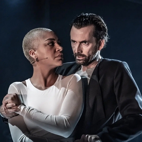 Donmar Warehouse’s award-winning production of Macbeth starring David Tennant &amp; Cush Jumbo grosses £2m in opening week - #DonmarWarehouse <a href="/DonmarWarehouse/">Donmar Warehouse</a> #DavidTennant #CushJumbo ift.tt/ChUcY7L