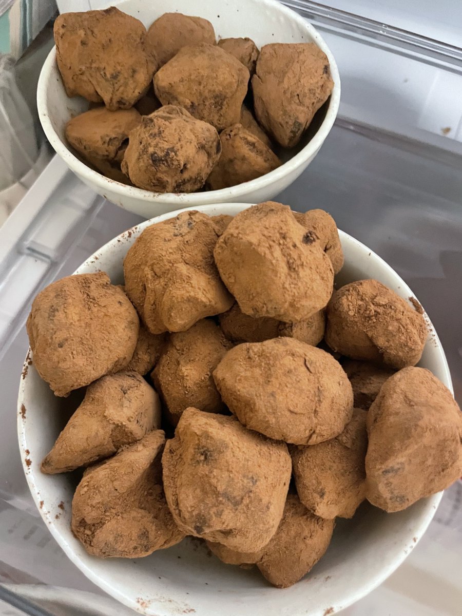 coro_coro_unk's tweet photo. トリュフチョコ🍫 https://t.co/LbXXe5y2Hl