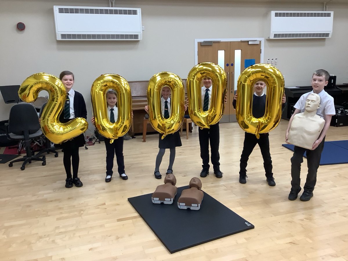 Year 5 pupils had a visit today from some volunteers from the Little LifeSavers charity who taught them valuable lifesaving skills. The session was extra special as one of our pupils was the 20,000th child they have trained. Thank you so much to the instructors #LittleLifeSavers