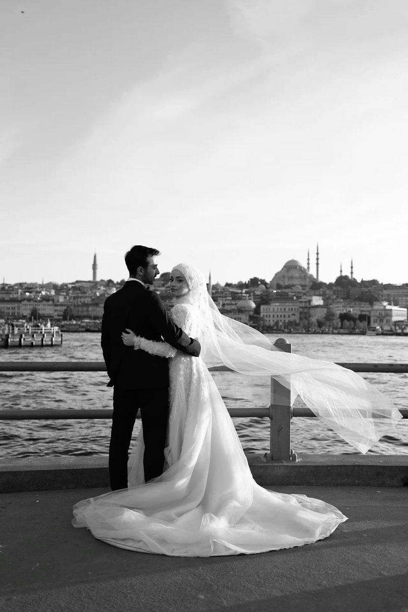 birsiirseli's tweet photo. “Başımı kaldırıp bakmam kimseye. Neyim varsa sensin, neyim eksikse yerine sensin…” https://t.co/emxUzEtKrD