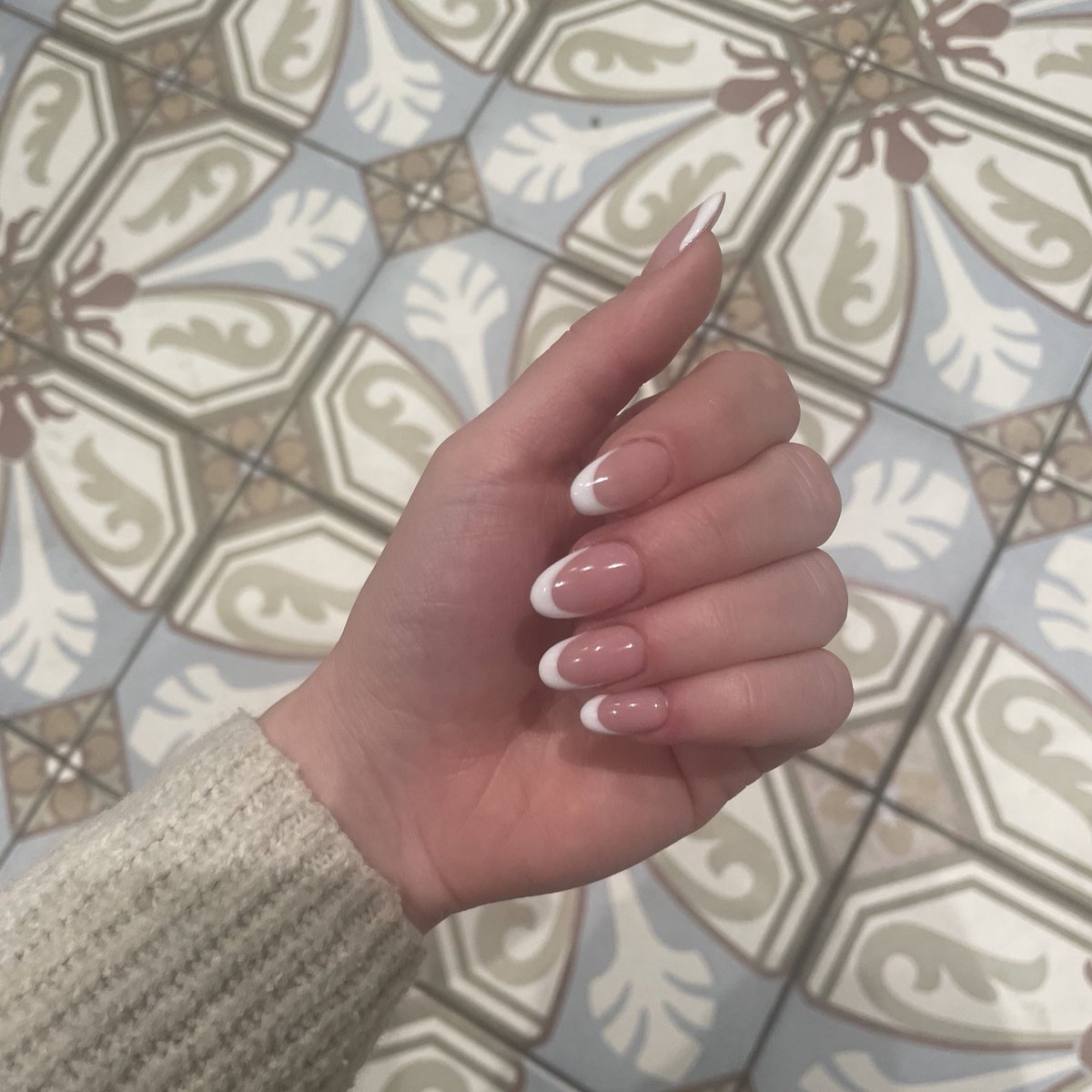 jikkvcr's tweet photo. New top + nails for valentines day 💌 <3 https://t.co/qQzOhKwqQ8