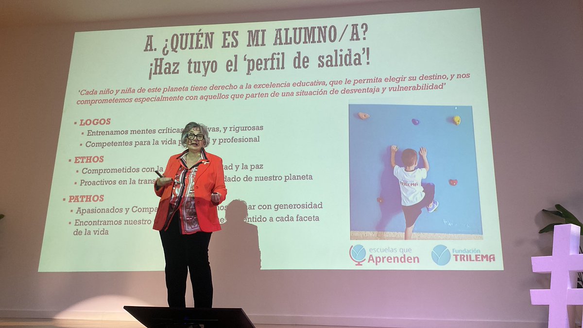 ¿Cómo podemos hacer un traje a medida para nuestros estudiantes? <a href="/carmenpellicer_/">Carmen Pellicer</a> @Red_EQAp #JornadasEqAp