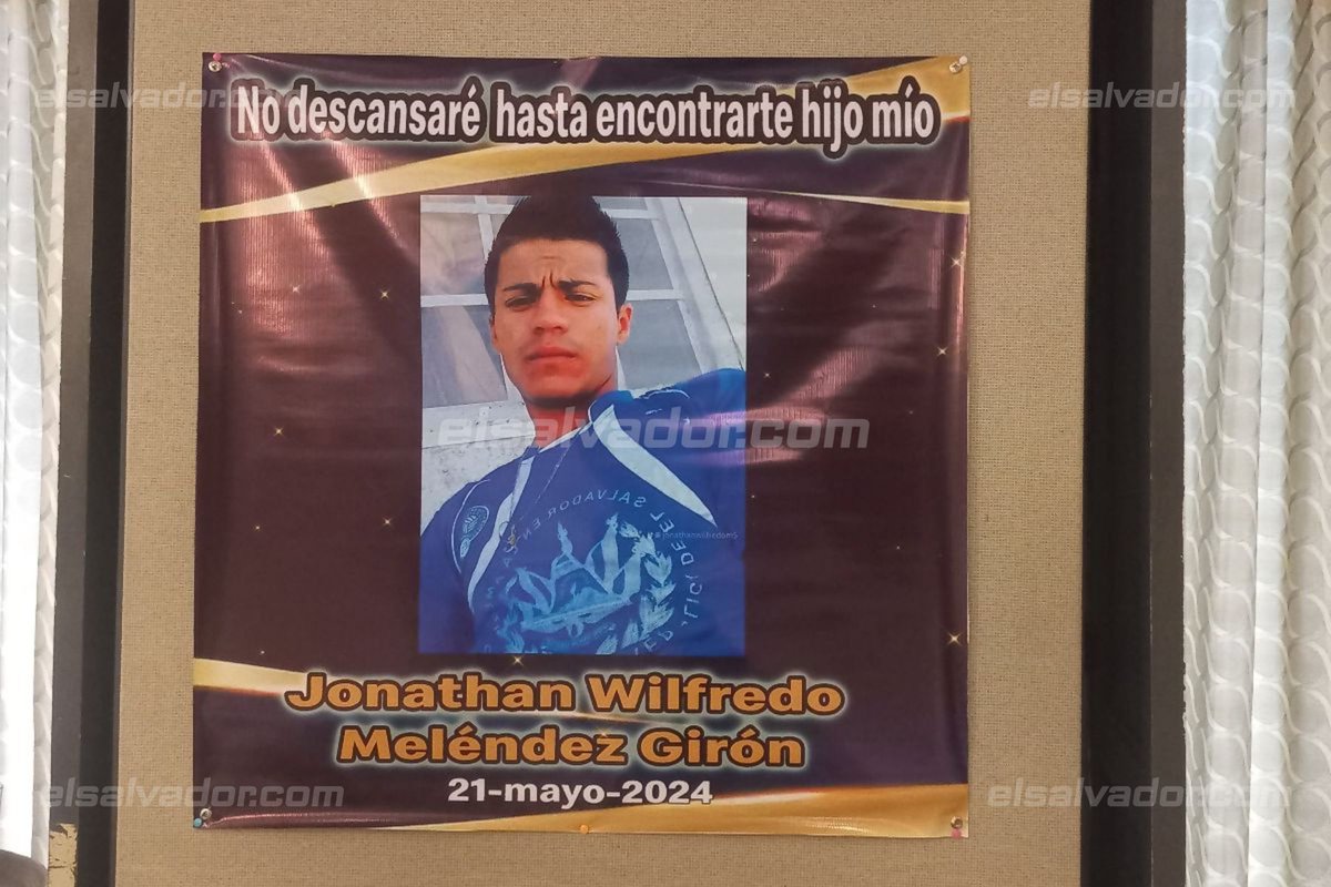 elsalvadorcom's tweet photo. #ElSalvador | "El tema de migrantes salvadoreños desaparecidos es un tema que ha sido invisibilizado y no se le ha dado la importancia que las familias han exigido", dice Miguel Deras, abogado consultor para #COFAMIDE. 📸: Xiomara Alfaro. https://t.co/3oXweALUyW