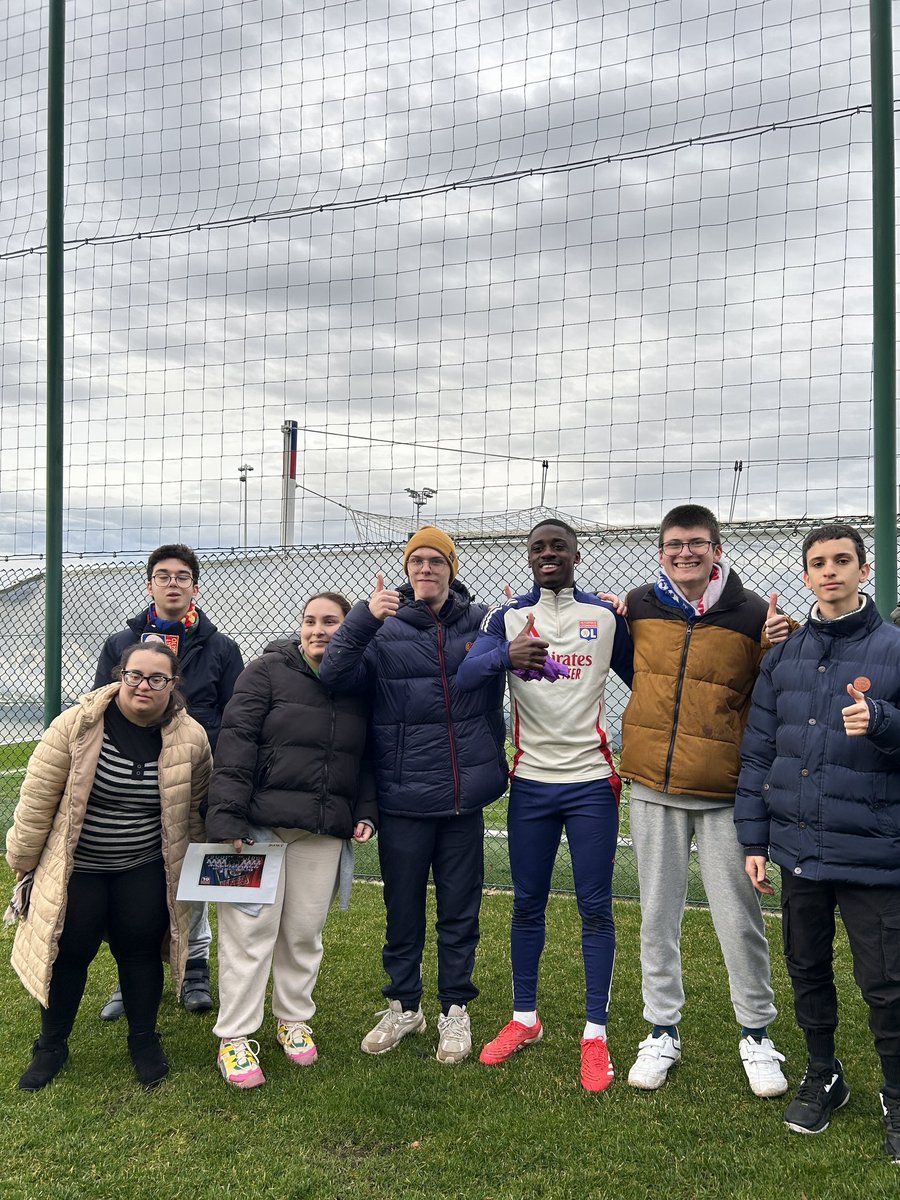 Mardi après-midi, nous avons ouvert les portes du GOLTC aux jeunes de l’IME Les Coquelicots. 

Une magnifique surprise pour ces fans de l’OL ! 🤩

#OL #FondationOL