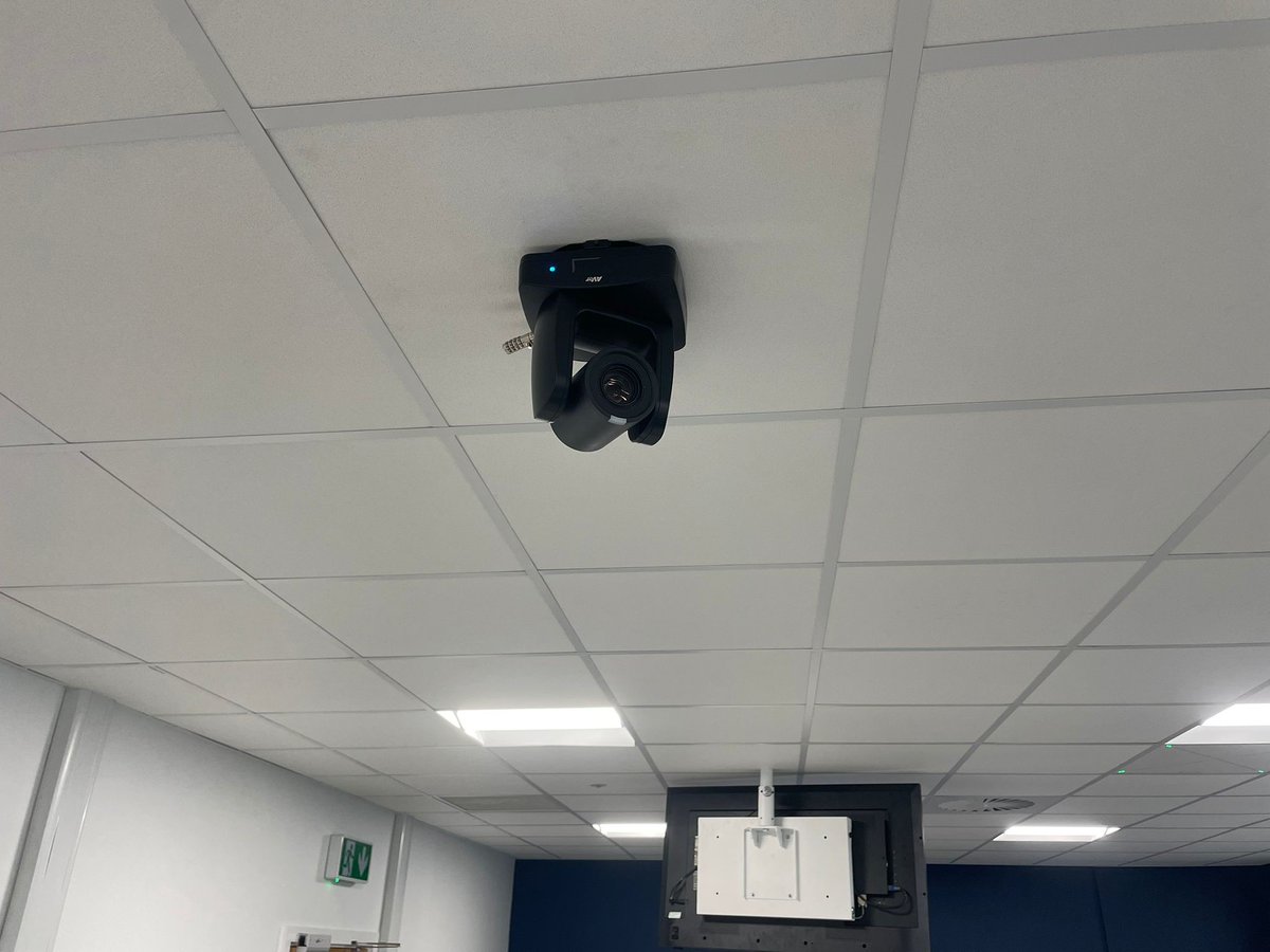 rocheav73's tweet photo. ๐ธ๐ธ This weeks #PROjectPics take us to @SalfordUni & a training room to be used by the police ๐ธ๐ธ
@PanasonicEurope x @SharpNEC_UK x @WolfVision_EU x @Sennheiser x @Crestron x @Extron x @DalenTOPTEC x @Quadrafurniture x @Biamp
Great job #TeamRoche ๐
#avtweeps #installation https://t.co/WnNJPSVsfH