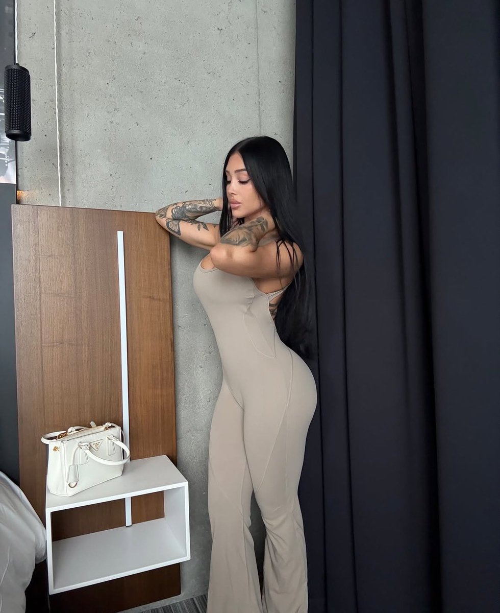Valerie_c_5857's tweet photo. Neutrals 🩶 https://t.co/w80zNgnGsq