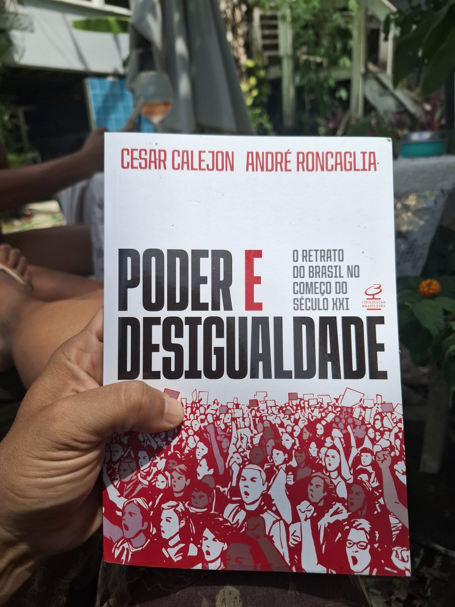 📚 Chegou esse livro aqui em casa, furando um monte de filas. 

Poder e Desigualdade, do economista <a href="/andreroncaglia/">André Roncaglia</a> e do jornalista <a href="/cesarcalejon1/">Cesar Calejon</a>, é mais um sólido tijolo nessa obra coletiva que a nossa geração vem construindo, cada um fazendo sua parte, em prol de