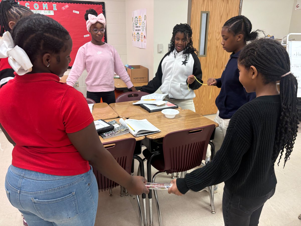 STEAMingCooper's tweet photo. ⚡💡 No internet? No problem! This week, our 5th-grade students kept the learning going by exploring conductors and insulators using energy sticks! 🔌🔋 Hands-on science at its best!  @APS_WMBoyd  @MsBlairAPS https://t.co/j3yqgHh6NM