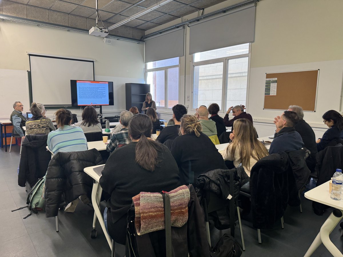 Fundperetarres's tweet photo. 🗨️ Avui, al #centredeformació hem acollit una trobada amb els #educadors dels #centressocioeducatius de la nostra #xarxa. Hem tractat la coordinació entre #escoles i centres amb la cap del servei de suport a la #comunitateducativa d'@educaciocat de la @gencat, @Victoriahinojsa. https://t.co/H0d6cI0Yov