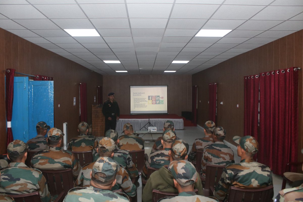 ChetakCorps_IA's tweet image. &quot;सुरक्षित इंटरनेट, सुरक्षित भविष्य!&quot;

On the occasion of #SaferInternetDay, #Hailstormers conducted a workshop on &quot;Internet &amp;amp; Cyber Frauds&quot; to raise awareness among troops about safe usage of internet and to emphasise the importance of information security.

#Hailstormers…