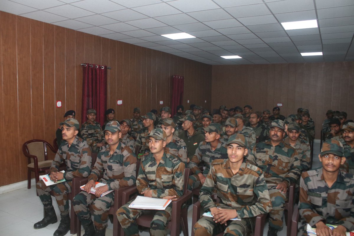 ChetakCorps_IA's tweet image. &quot;सुरक्षित इंटरनेट, सुरक्षित भविष्य!&quot;

On the occasion of #SaferInternetDay, #Hailstormers conducted a workshop on &quot;Internet &amp;amp; Cyber Frauds&quot; to raise awareness among troops about safe usage of internet and to emphasise the importance of information security.

#Hailstormers…