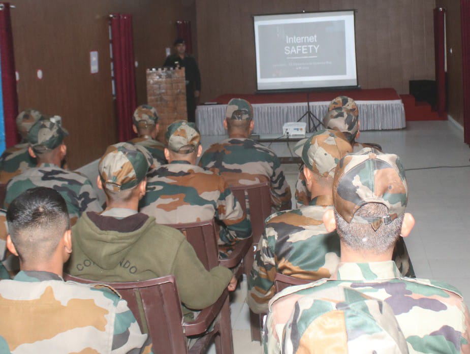 ChetakCorps_IA's tweet image. &quot;सुरक्षित इंटरनेट, सुरक्षित भविष्य!&quot;

On the occasion of #SaferInternetDay, #Hailstormers conducted a workshop on &quot;Internet &amp;amp; Cyber Frauds&quot; to raise awareness among troops about safe usage of internet and to emphasise the importance of information security.

#Hailstormers…