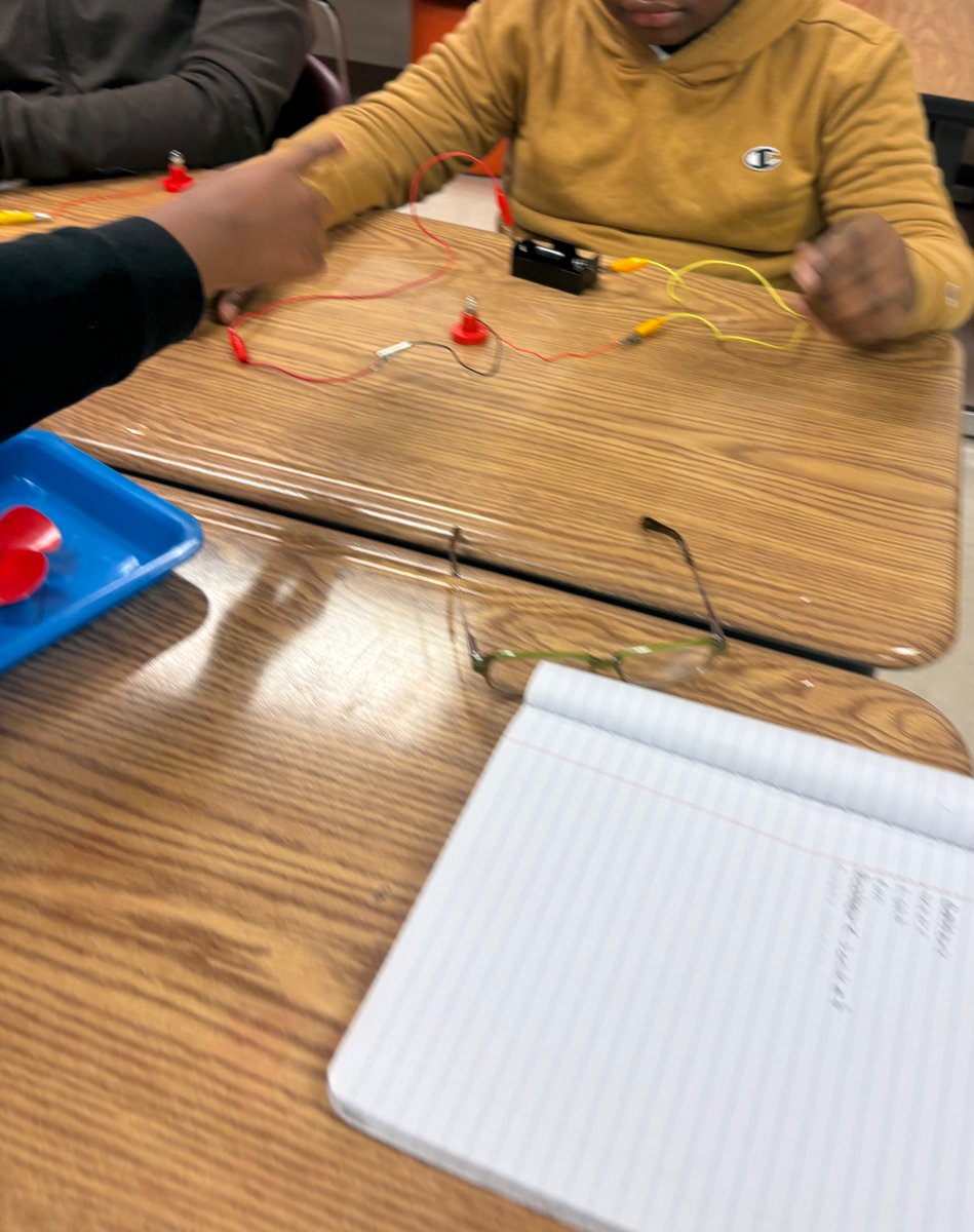STEAMingCooper's tweet photo. ⚡📷 Last week, Ms. Bennett's 5th-grade students explored circuits by building their own closed circuits! 📷📷
@APS_WMBoyd
@MsBlairAPS https://t.co/OxuOZkYxXN