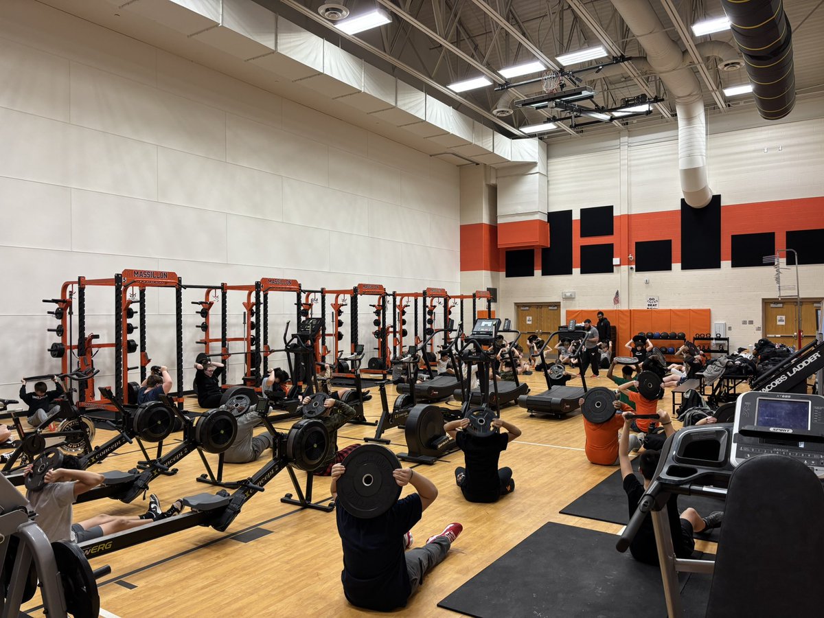 CoachBSal's tweet image. 50+ incoming 8th graders and freshmen putting in work at morning workouts! #PlateParadise #FutureTigers