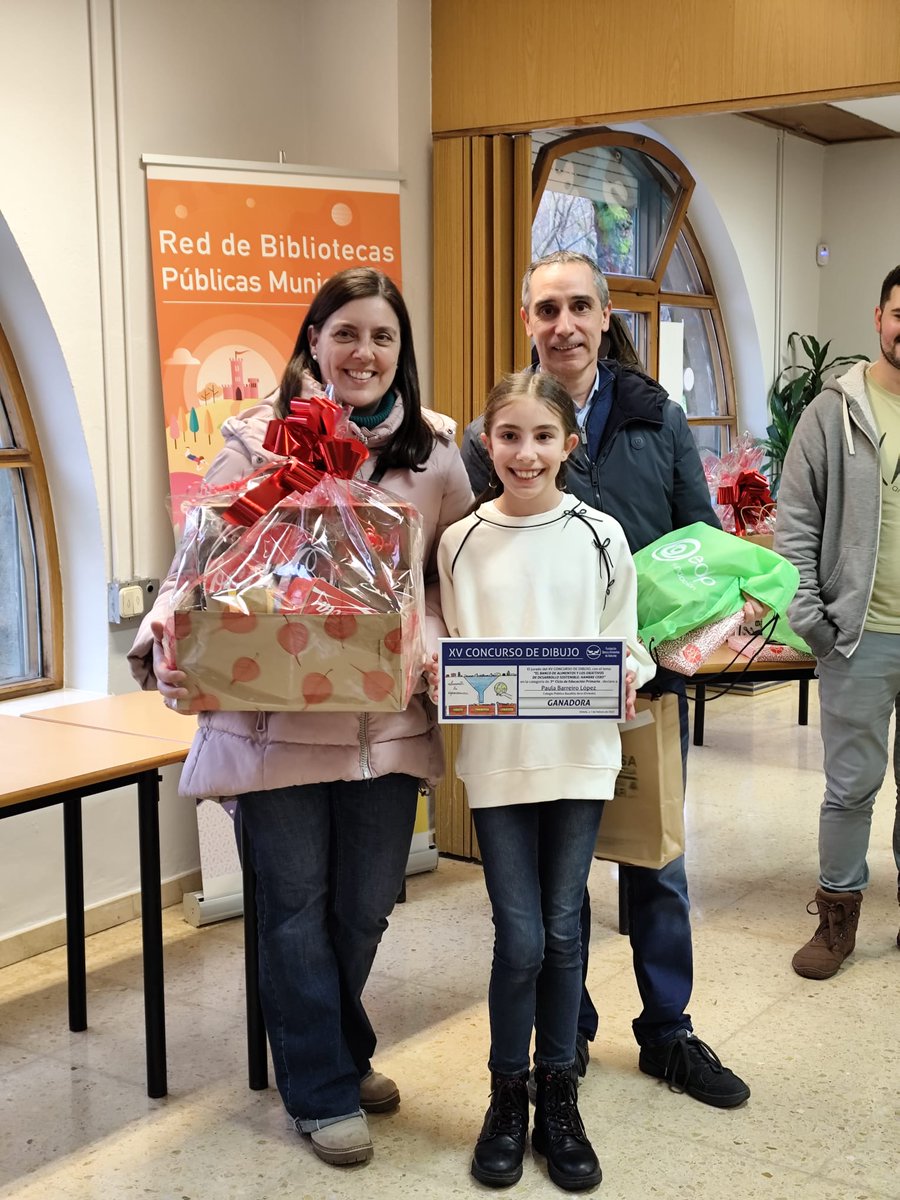 Concurso de dibujo de <a href="/bancaliasturias/">Banco de Alimentos de Asturias</a>, en la biblioteca de la Granja, como broche de oro al proyecto medioambiental 'No tires comida, reparte vida'. Enhorabuena a nuestras alumnas Paula Barreiro y Paula Pérez,👏🏻👏🏻y muchas gracias a <a href="/bancaliasturias/">Banco de Alimentos de Asturias</a> por vuestra labor solidaria.🥰