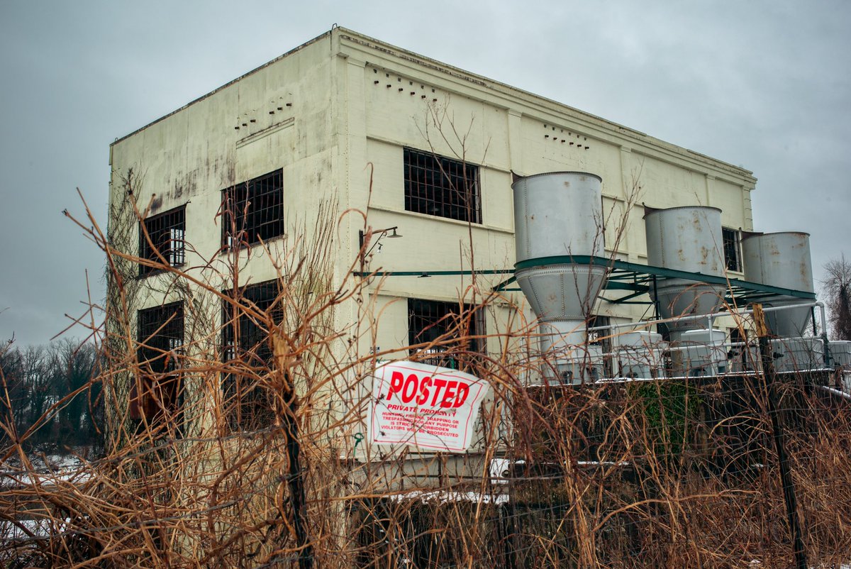 DB_sarcastico's tweet photo. The Old Virginia Electric & Power Company Power Station in the snow.
#abandoned #oldandabandoned #urbanacapes #urbandecay #manalteredlandscape #timeisvictorious #decay #photography #abandonedbuildings #abandonedgasstation #reddotcamera #LeicaM #LeicaM262 #FredericksburgVA #FXBG https://t.co/4MP2VWnPY4