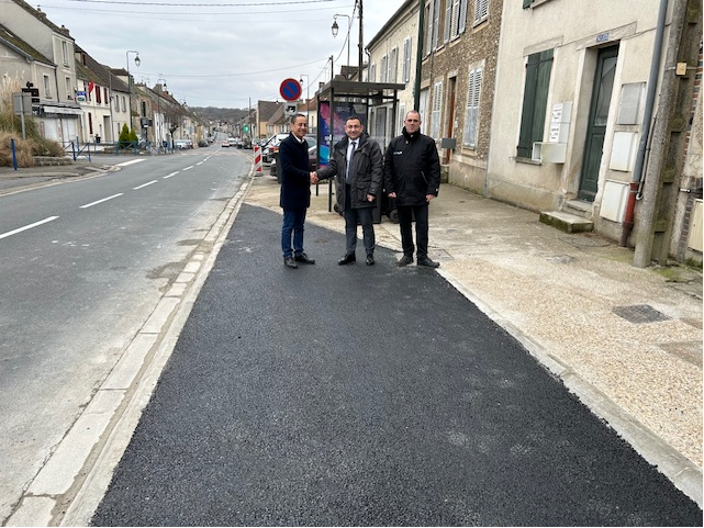 Provinois_IDFM's tweet photo. 📢@Provinois_IDFM, ancrée localement avec ses partenaires institutionnels #lachapellegauthier se félicite de ce beau revêtement tout neuf 👋de l'arrêt 📌#ruedelaposte que nous desservons sur la ligne #Express47 pour le compte d'@IDFmobilites https://t.co/FWCNo9M1XL