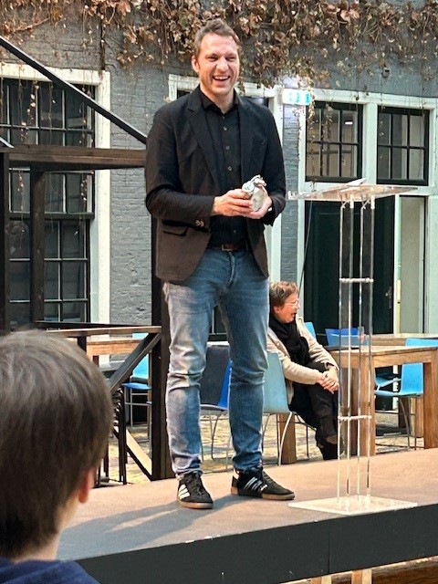 Vandaag officiële opening van 'Wakker worden!' met wethouder Hein Kuiken van de gemeente Leeuwarden. De opening werd druk bezocht. De tentoonstelling is te zien t/m 28 september. natuurmuseumfryslan.nl