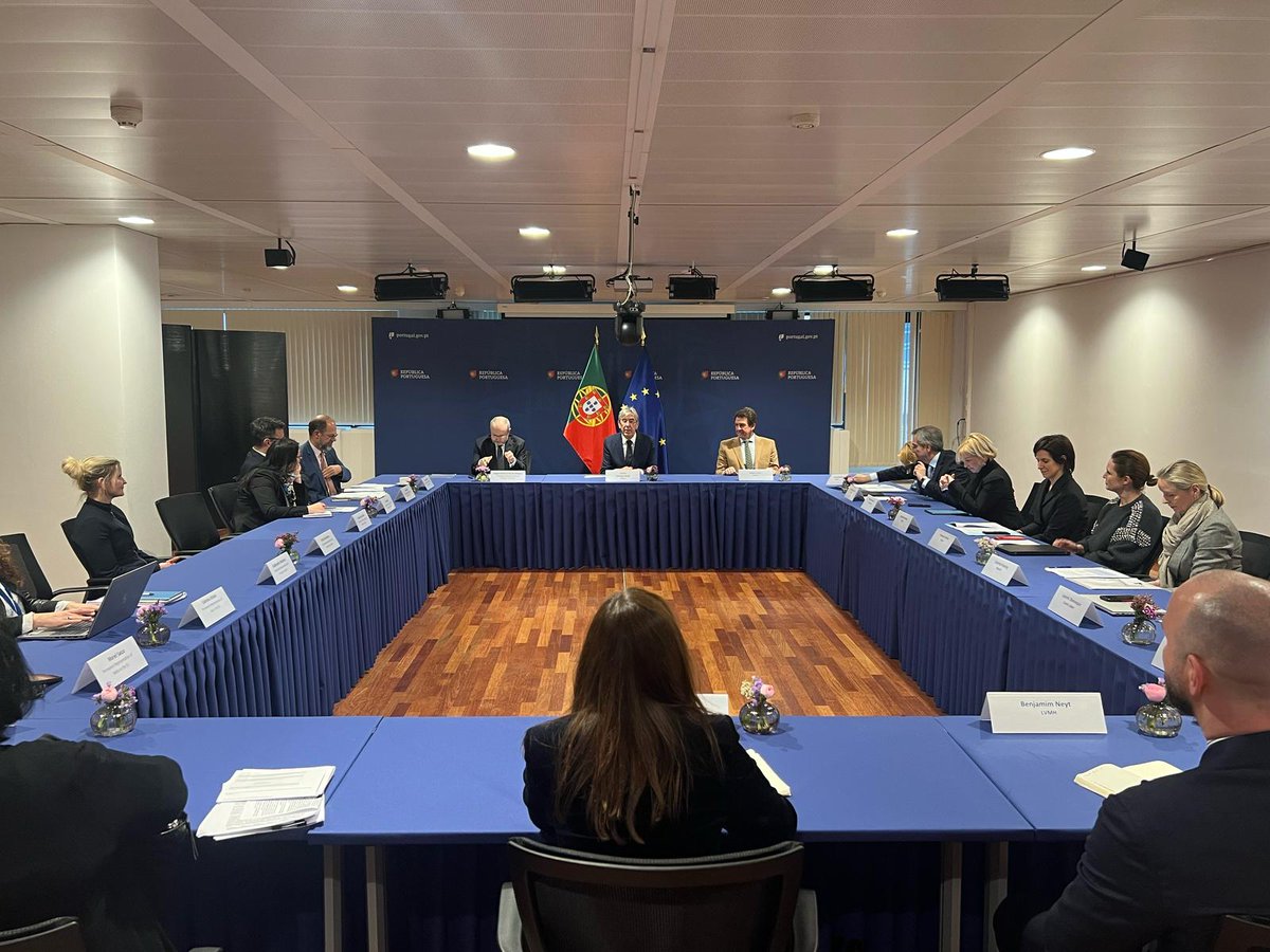 RPPortugalUE's tweet photo. 🇵🇹 Ambassador Pedro Costa Pereira welcomed the #ECCIA's Ambassador Roundtable, highlighting the crucial role of high-end industries. From fashion to hospitality, automotive to design, they embody European heritage, excellence & savoir-faire. https://t.co/mUbcj0LIjE