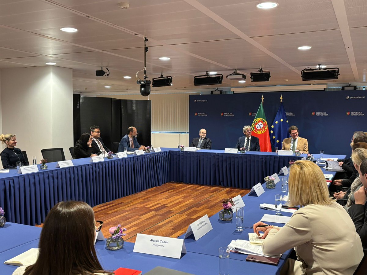 RPPortugalUE's tweet photo. 🇵🇹 Ambassador Pedro Costa Pereira welcomed the #ECCIA's Ambassador Roundtable, highlighting the crucial role of high-end industries. From fashion to hospitality, automotive to design, they embody European heritage, excellence & savoir-faire. https://t.co/mUbcj0LIjE