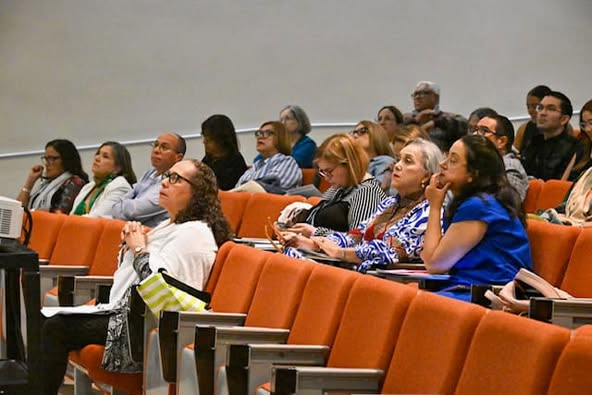 El viernes 31 de enero alrededor de 80 farmacéuticos participaron en la actividad "ACIP ADULT IMMUNIZATION SCHEDULE: 2024 UPDATES" ofrecida por la División de Educación Contínua y Estudios Profesionales de la Escuela de Farmacia del Recinto de Ciencias Médicas de la UPR.