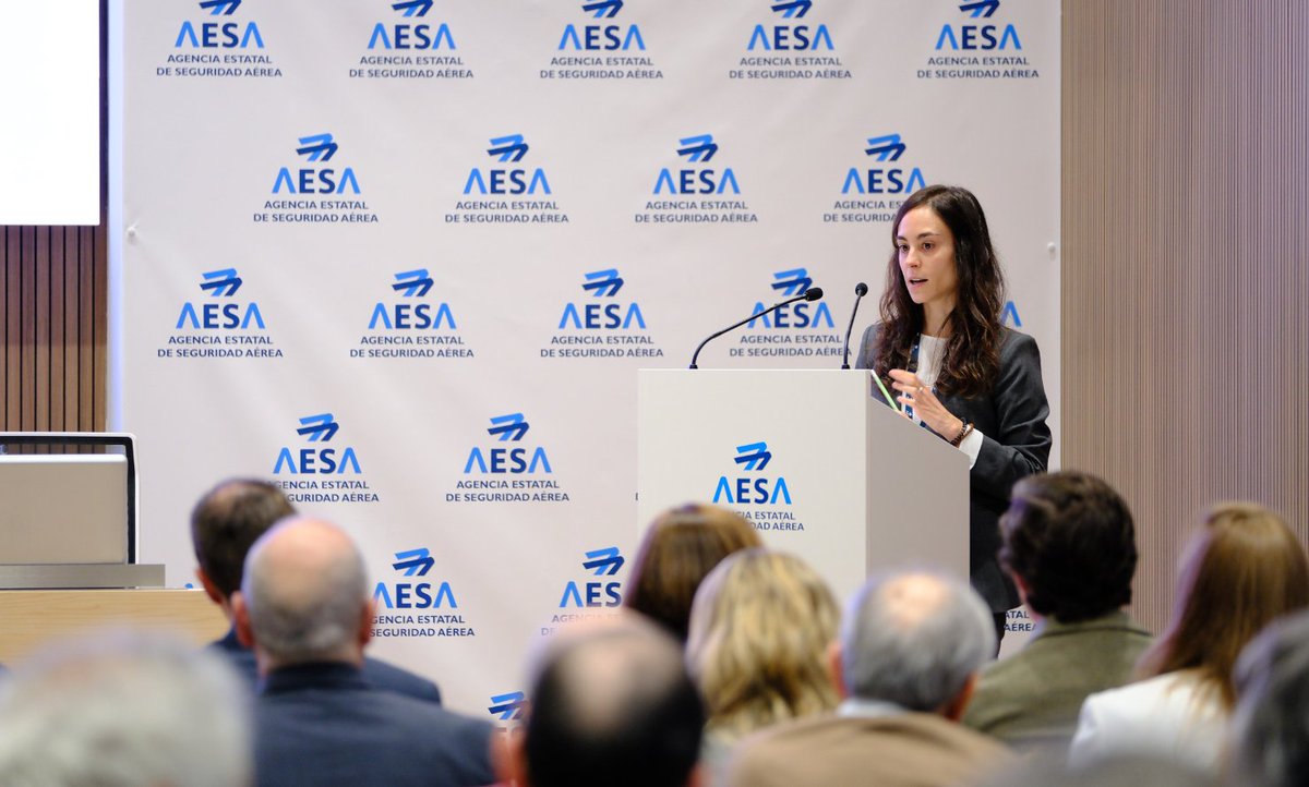 AesaSpain's tweet photo. 🛩️🦅La sede de @AesaSpain ha reunido al sector de la #aviación general, autoridades ambientales y comunidades locales para debatir y coordinar actuaciones que minimicen el riesgo de colisión con #buitres.

➕info en https://t.co/jMwyJt1qVW https://t.co/3sPGRxTq8K