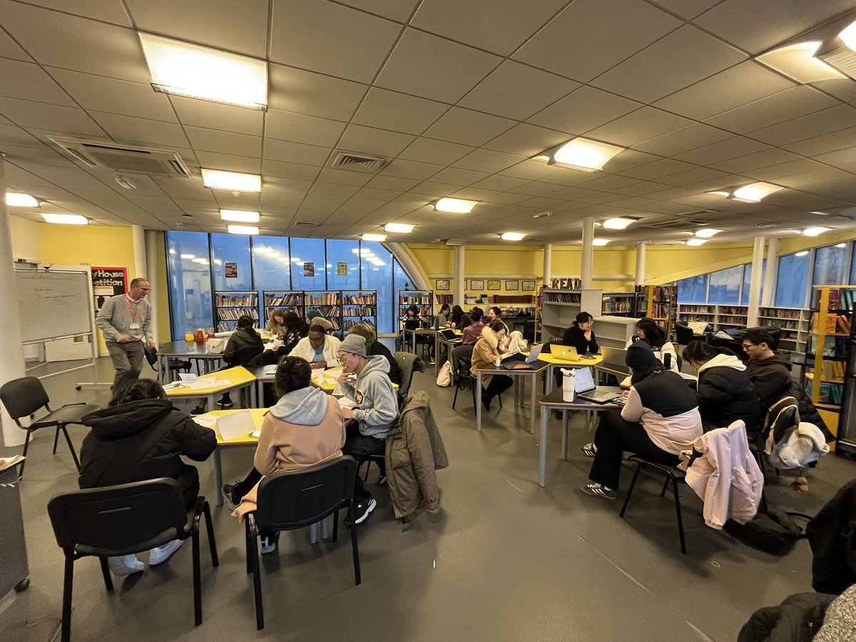 MissYorkeMFL's tweet photo. Another brilliant turn out today for our “English for Parents class!” Thank you @LivUni for the continued support with our EAL cohort. Parent Classes will resume after half term on Tuesday 25th February. Its’s not too late to join! @NorthLivAcademy https://t.co/cSTSxUCq1U