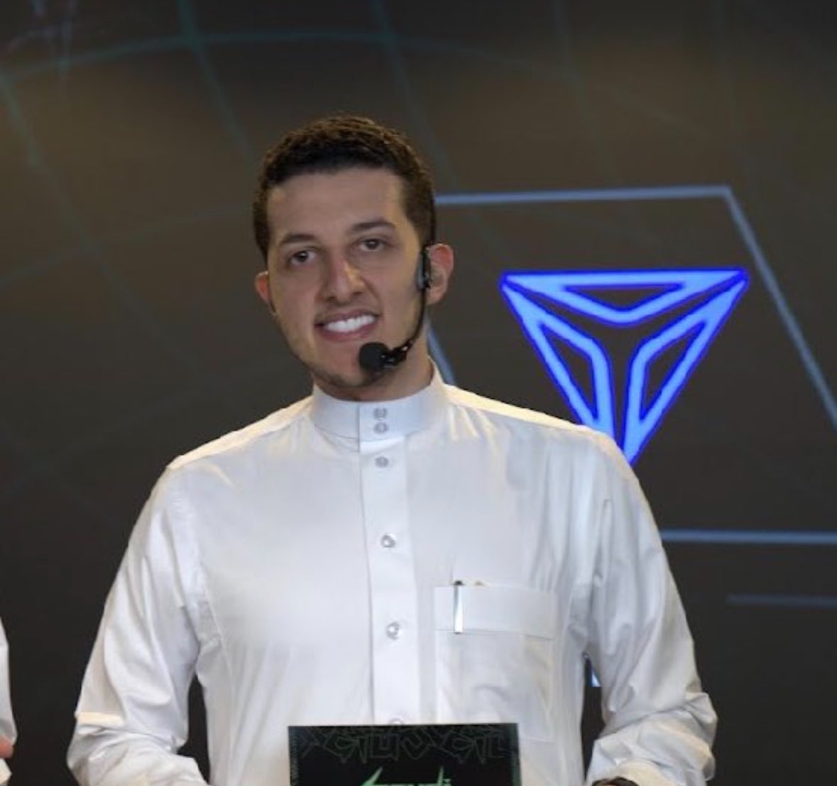 EXCITING NEWS!! I'm happy to share that I'll be part of the analyst desk this year, As always I appreciate your support especially in this new role, and hopefully I can bring good energy to the league. الحمد لله <a href="/lolesports_ar/">League of Legends Esports Arabia</a> 

Thank to <a href="/Cipherlol/">Cipher 🇱🇧</a> for the draft 😂